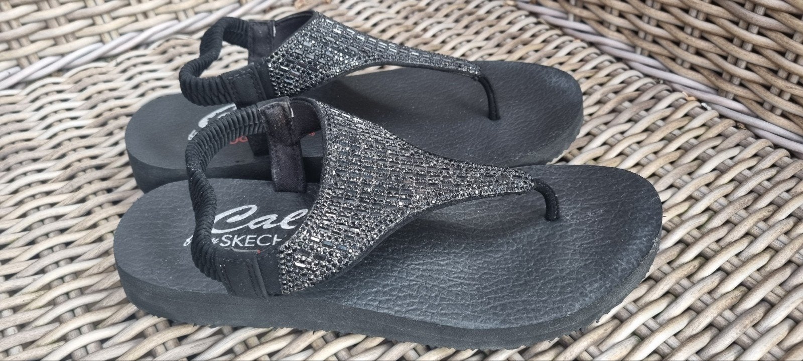 Skechers Cali sandalen met glitterbandje, maat 37, Skechers, Zwart, Zo goed als nieuw, Sandalen of Muiltjes