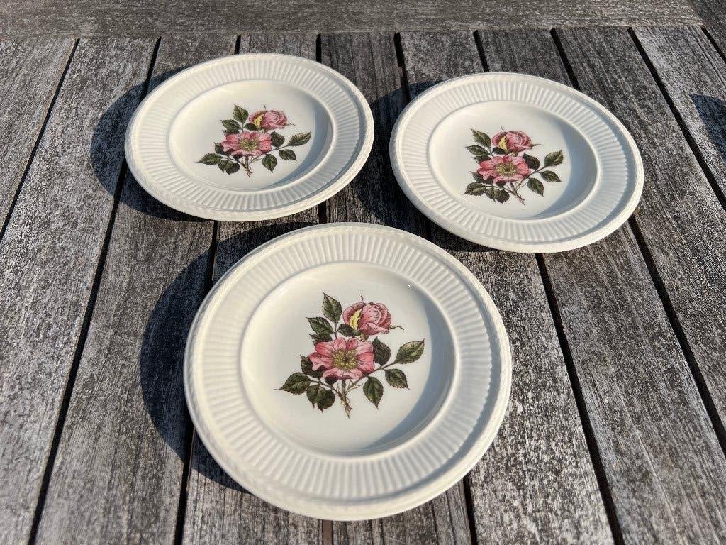Wedgwood Briar Rose – 3 schoteltjes 13 cm, Vintage, Ophalen of Verzenden, Zo goed als nieuw, Kop(pen) en/of Schotel(s)