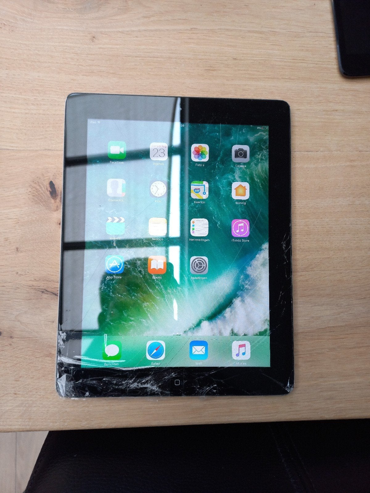 Apple iPad 4 met barsten in scherm - Ideaal voor onderdelen, Computers en Software, Overige Computers en Software, Niet werkend