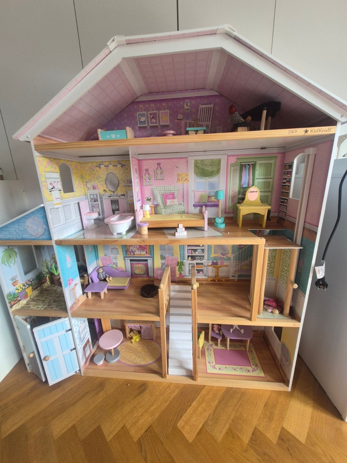 Groot KidKraft Poppenhuis met Meubels - Zo goed als nieuw, Verzamelen, Poppenhuizen en Toebehoren, Ophalen, Zo goed als nieuw