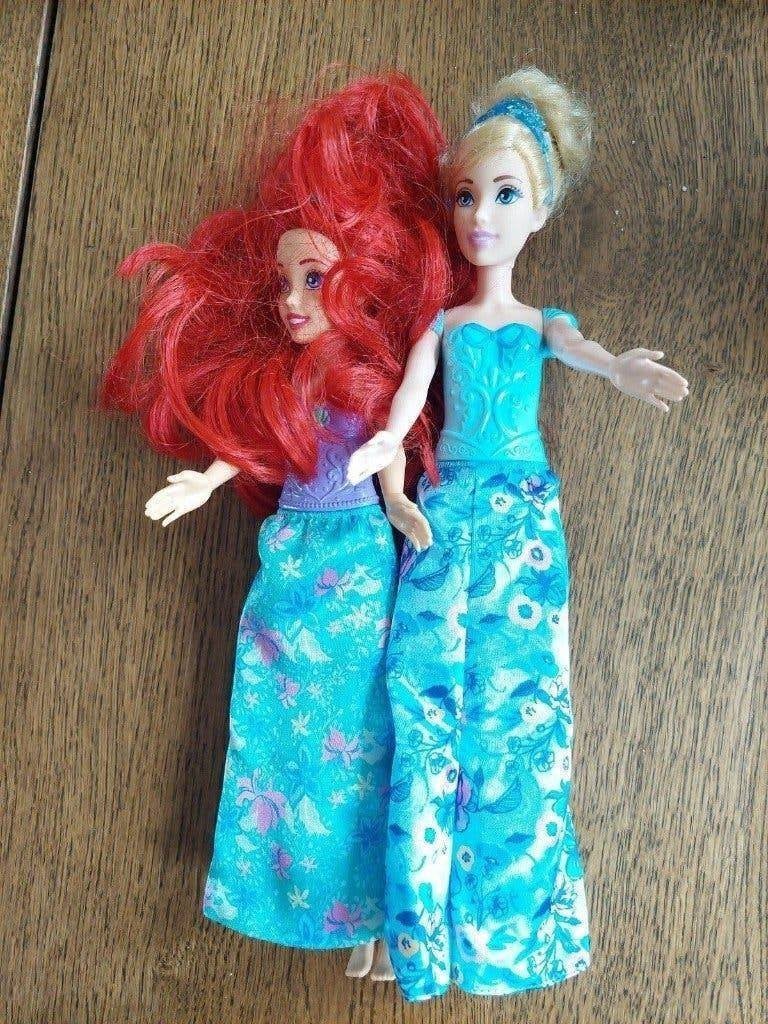 2 Disney prinsessen poppen: Ariël en Assepoester, Verzenden, Zo goed als nieuw, Barbie