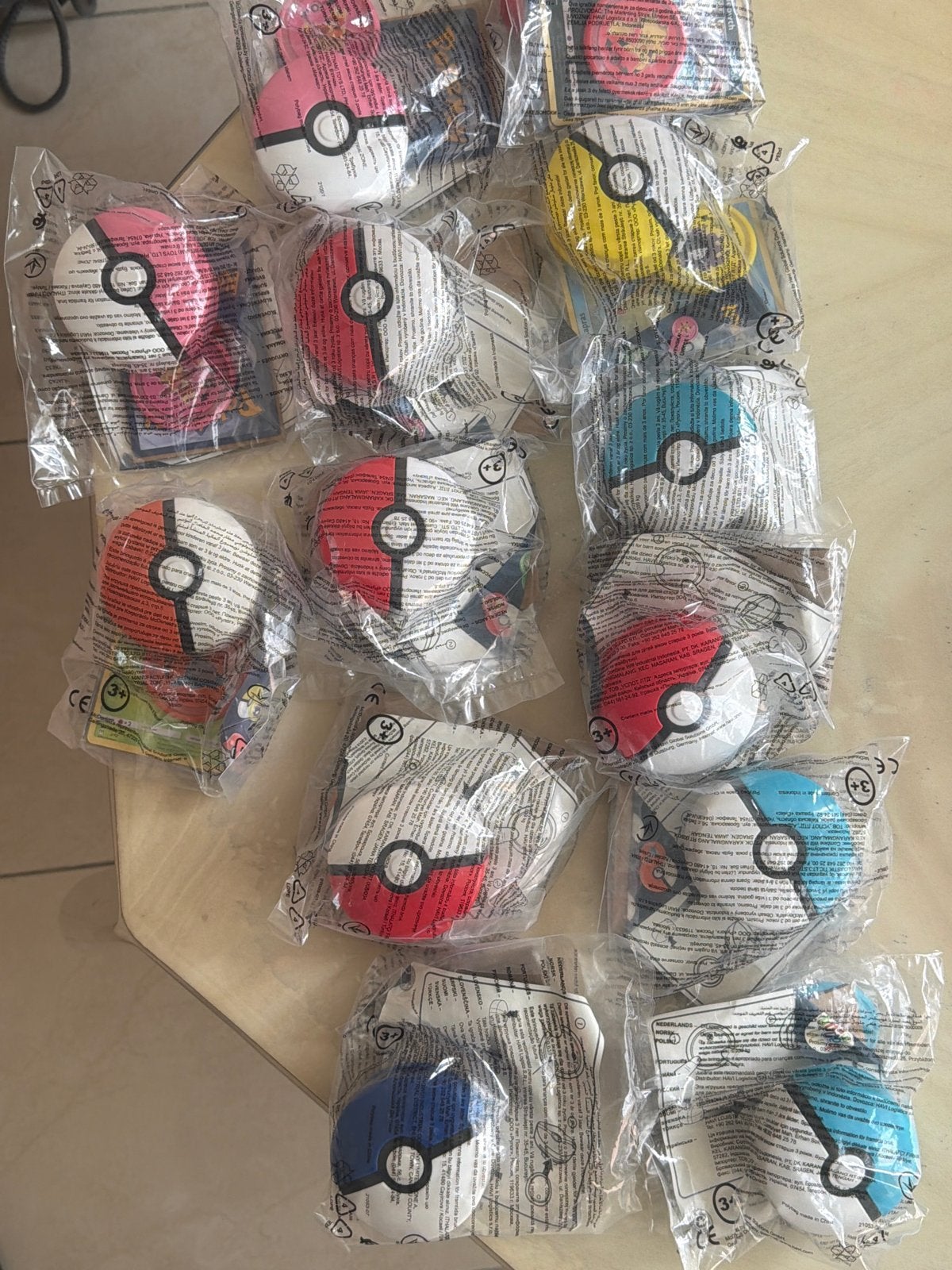 Nieuwe Pokémon Happy Meal speelgoed met kaarten (13 stuks), Verzamelen, Ophalen, Nieuw