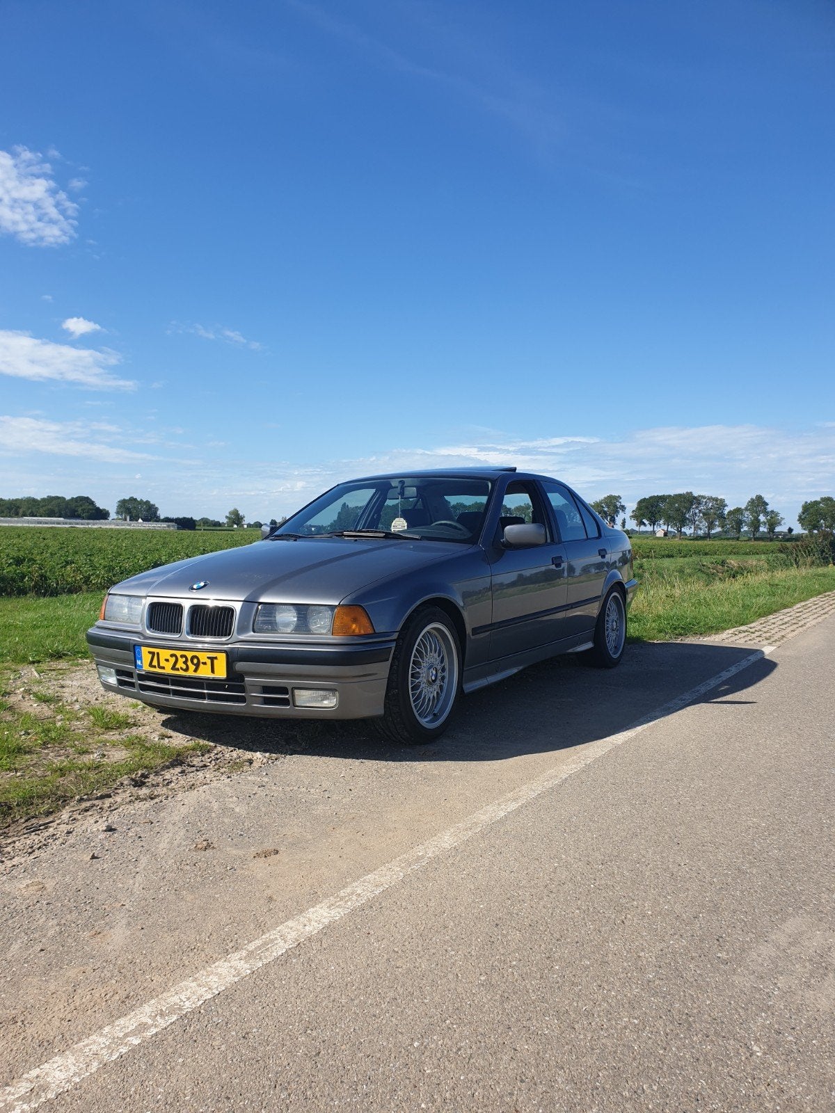 BMW E36 325I handgeschakeld, Auto's, Achterwielaandrijving, Handgeschakeld, USB, Sedan
