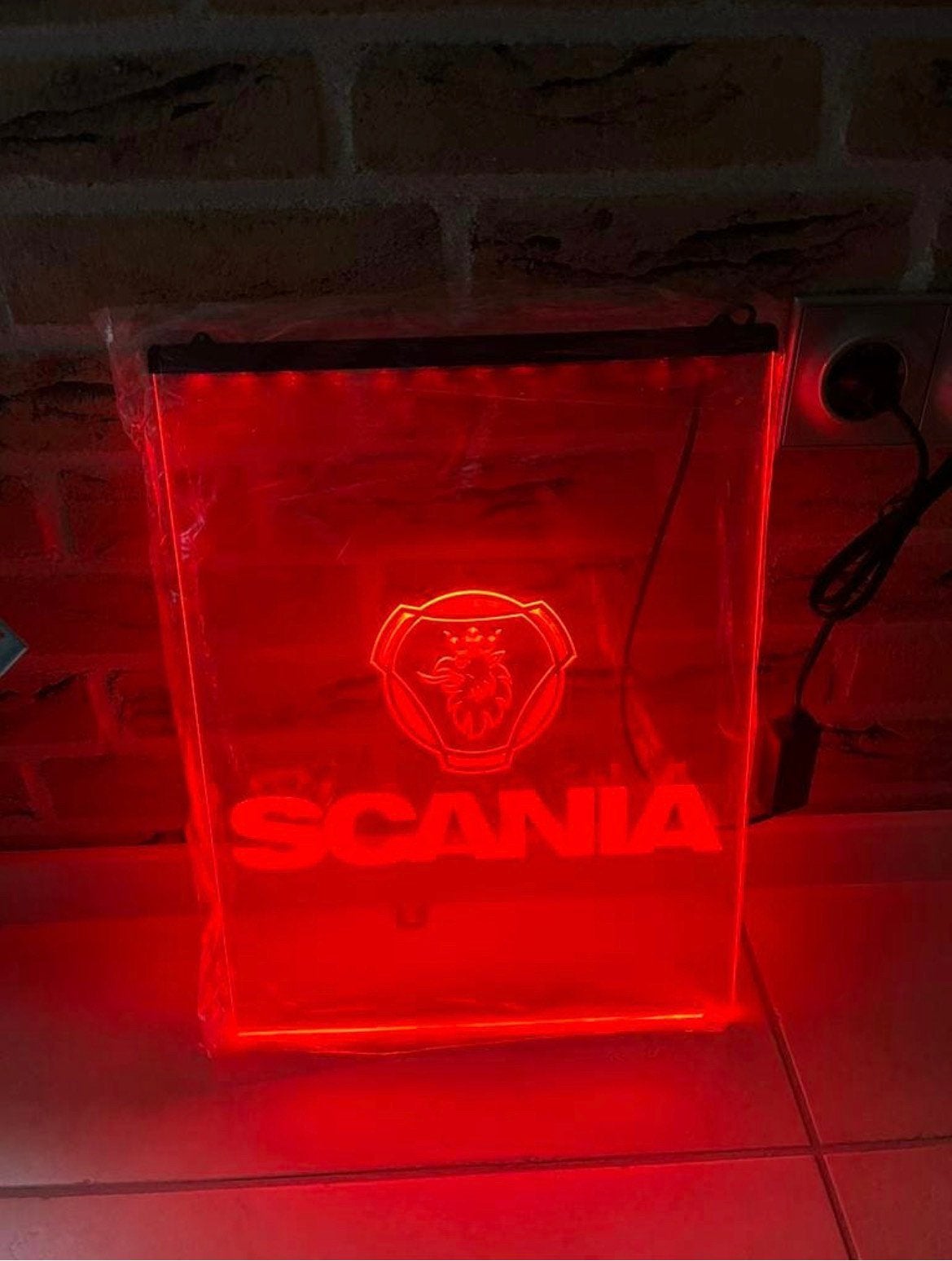 SCANIA logo LED lichtbord acryl rood 30x40 nieuw, Ophalen of Verzenden, Nieuw, Lichtbak of (neon) lamp