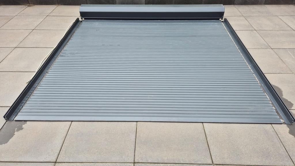 Garage  rolluik
met twee afstandsbediening, Doe-het-zelf en Verbouw, Rolluiken, Ophalen, 200 cm of meer, 200 cm of meer