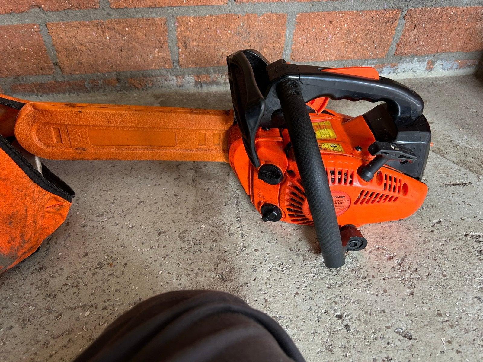 Krachtige kettingzaag - Ideaal voor tuinonderhoud, Ophalen, Gebruikt, 30 t/m 39 mm