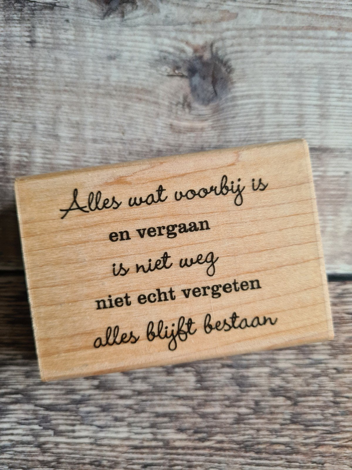 Ludiec Different Colors stempel Alles Wat Voorbij Is NIEUW, Hobby en Vrije tijd, Stempelen, Ophalen of Verzenden, Nieuw, Houten stempel