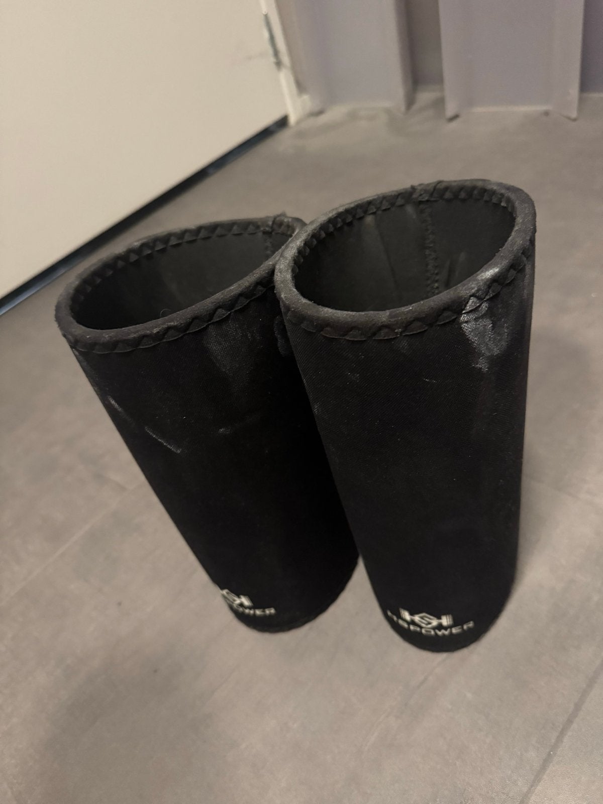 Hansu knee sleeves maat L, Sport en Fitness, Ophalen of Verzenden, Gebruikt, Benen, Overige typen