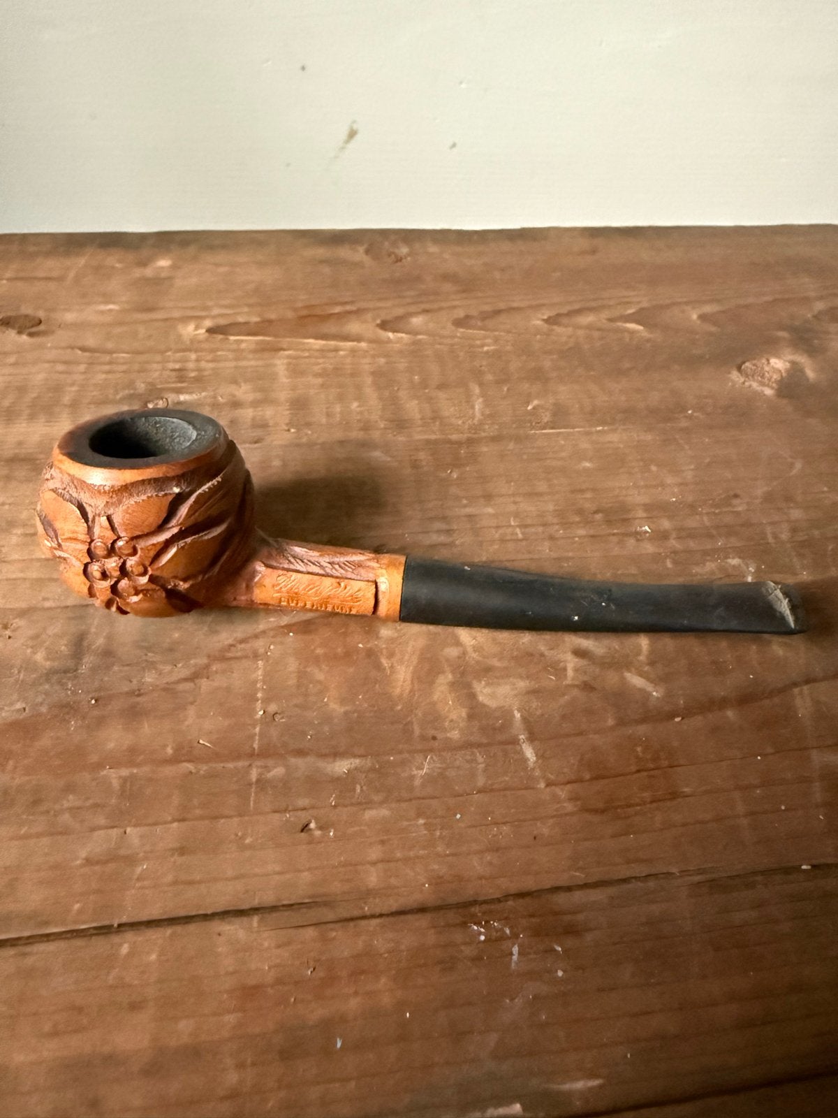 Vintage houten pijp met druivenmotief, Verzamelen, Rookartikelen, Aanstekers en Luciferdoosjes, Ophalen of Verzenden, Gebruikt