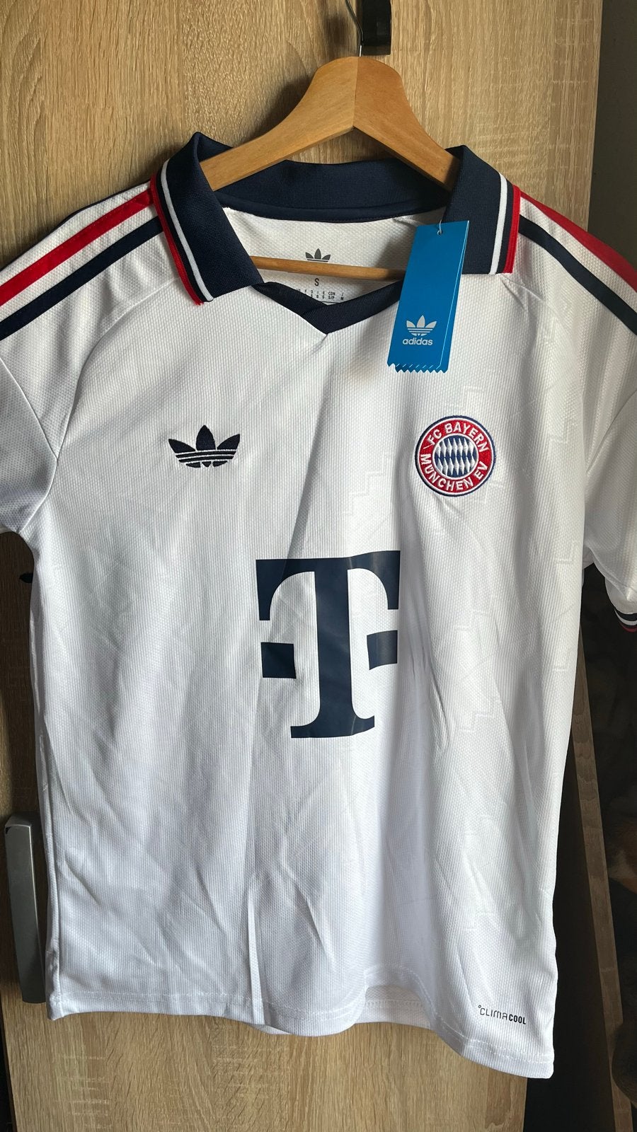 FC Bayern Voetbalshirt met naam Olise - Maat S, Sport en Fitness, Maat S, Ophalen, Zo goed als nieuw, Shirt