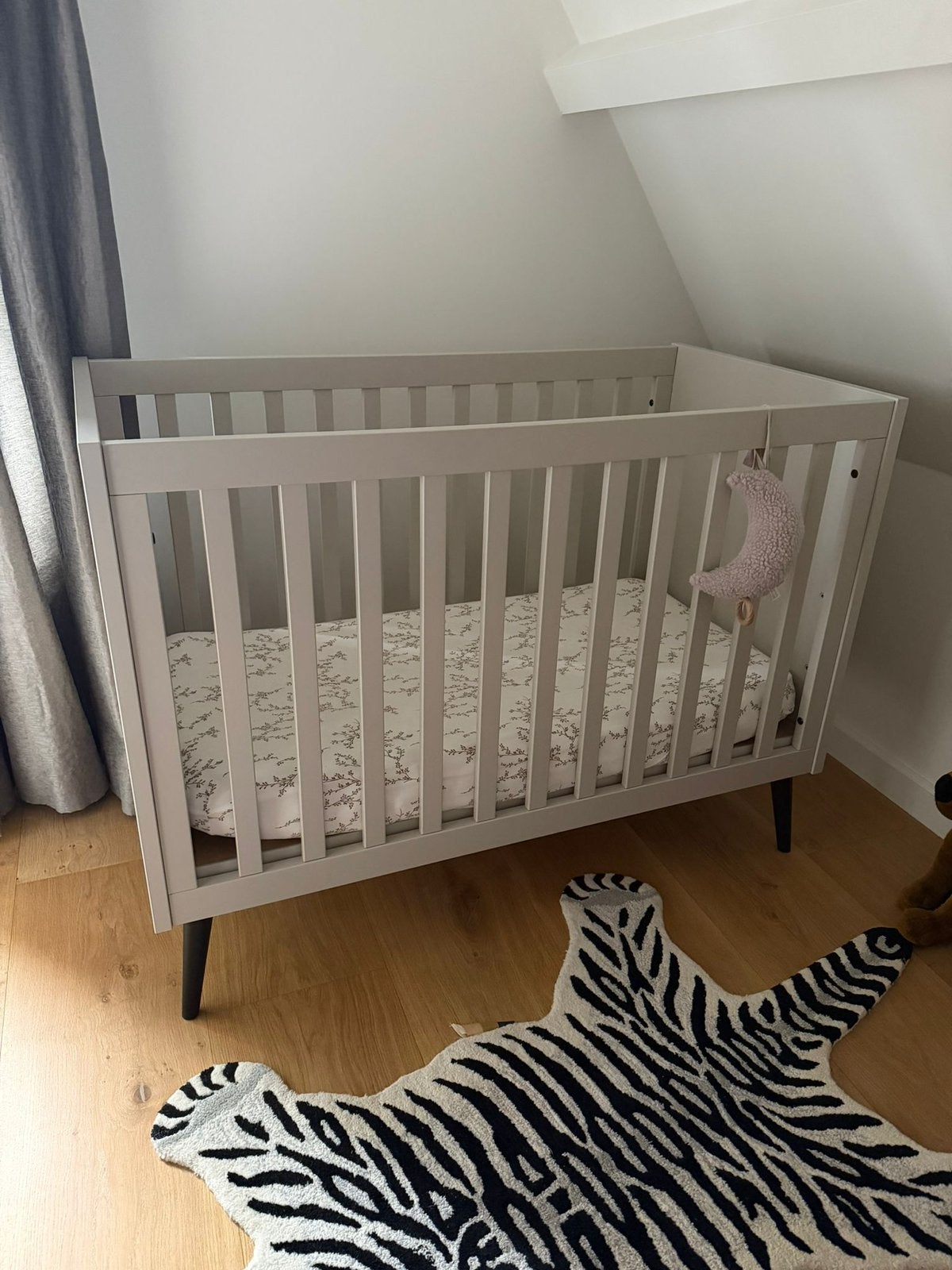 Europe baby Sterre Ledikant + matras 60 x 120 cm, Kinderen en Baby's, Babywiegjes en Ledikanten, Ophalen, Zo goed als nieuw, Ledikant