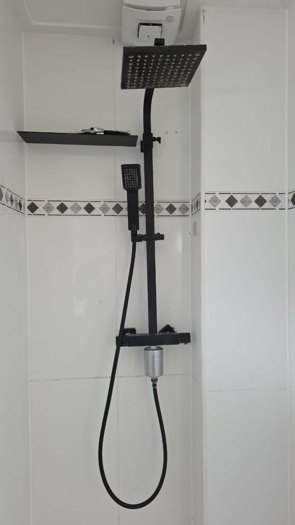 Gebruikte Zwarte Regendouche, Doe-het-zelf en Verbouw, Sanitair, Ophalen of Verzenden, Gebruikt, Douche