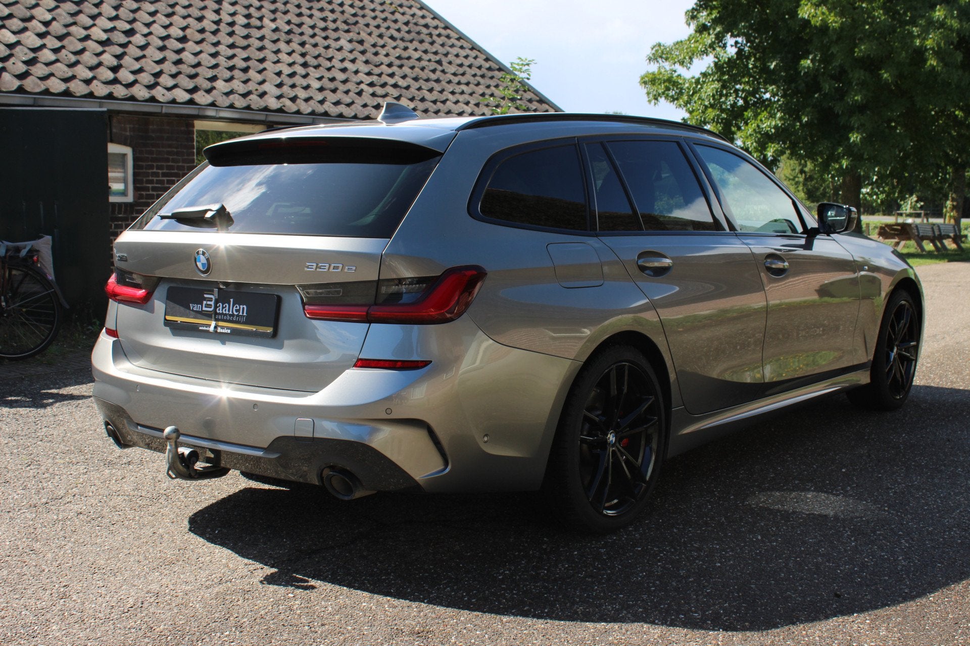 BMW 3 Serie Touring 330e xDrive High Executive M-SPORT NAVI, Gebruikt, 4 cilinders, 1865 kg, Vierwielaandrijving