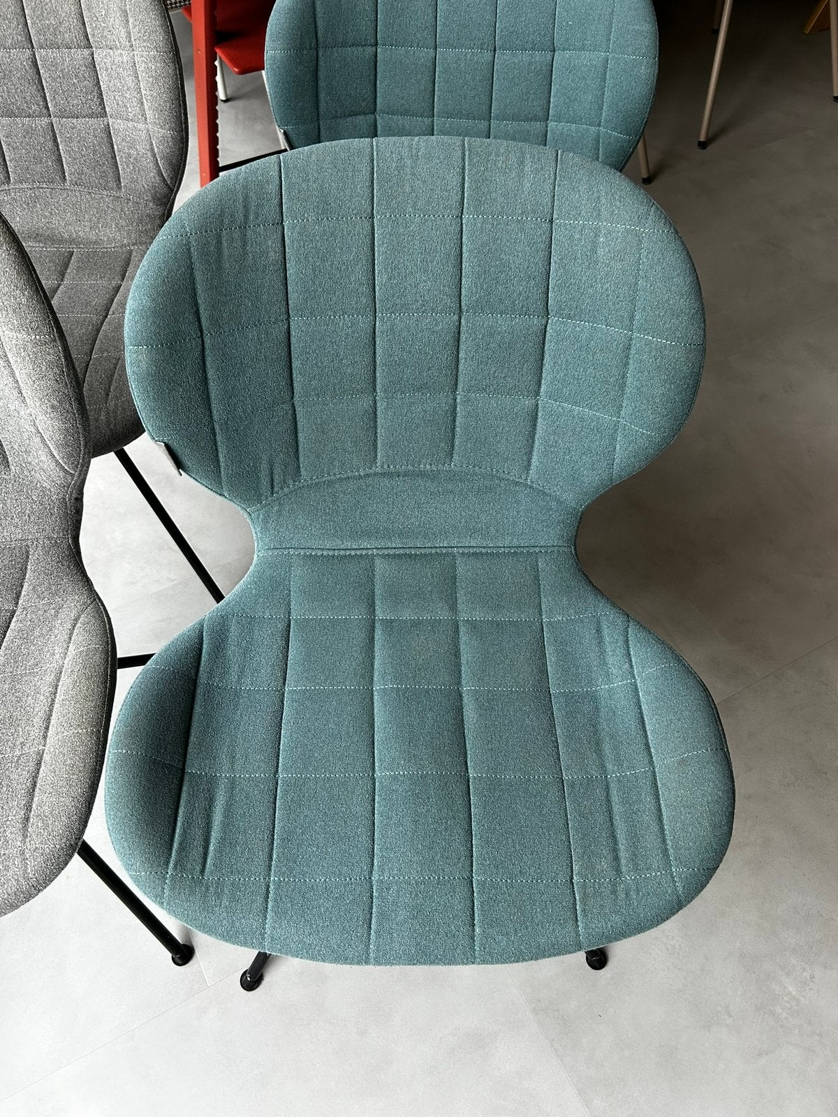 2x turquoise OMG Zuiver stoelen - goede staat!, Huis en Inrichting, Stoelen, Ophalen, Zo goed als nieuw, Grijs, Vier