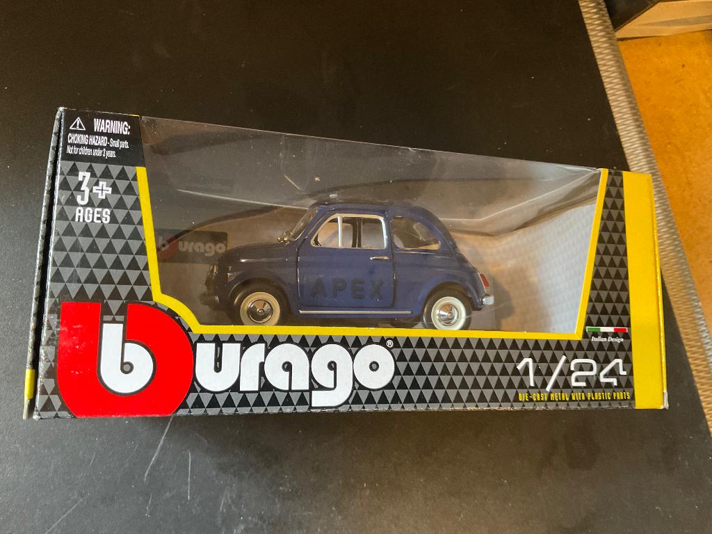 Modelauto Fiat 500 donkerblauw 1:24, Ophalen of Verzenden, Nieuw, Auto, Bburago