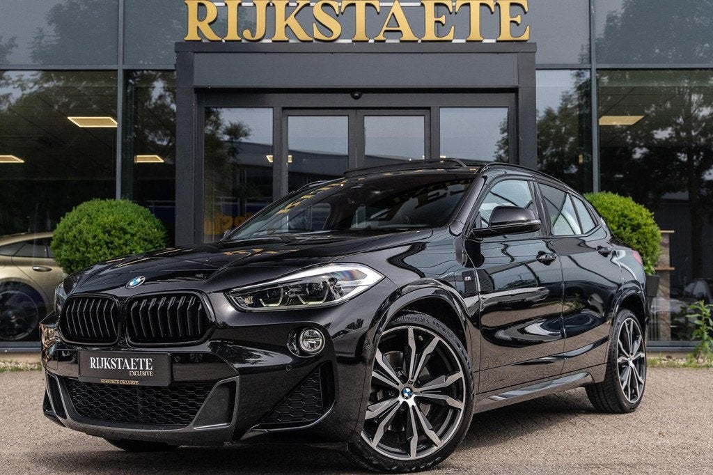 BMW X2 sDrive20i M-sport|PANO|LED|20''|STOELVERW.|CAMERA, Auto's, BMW, 1998 cc, 1435 kg, Automatische klimaatregeling, Zwart