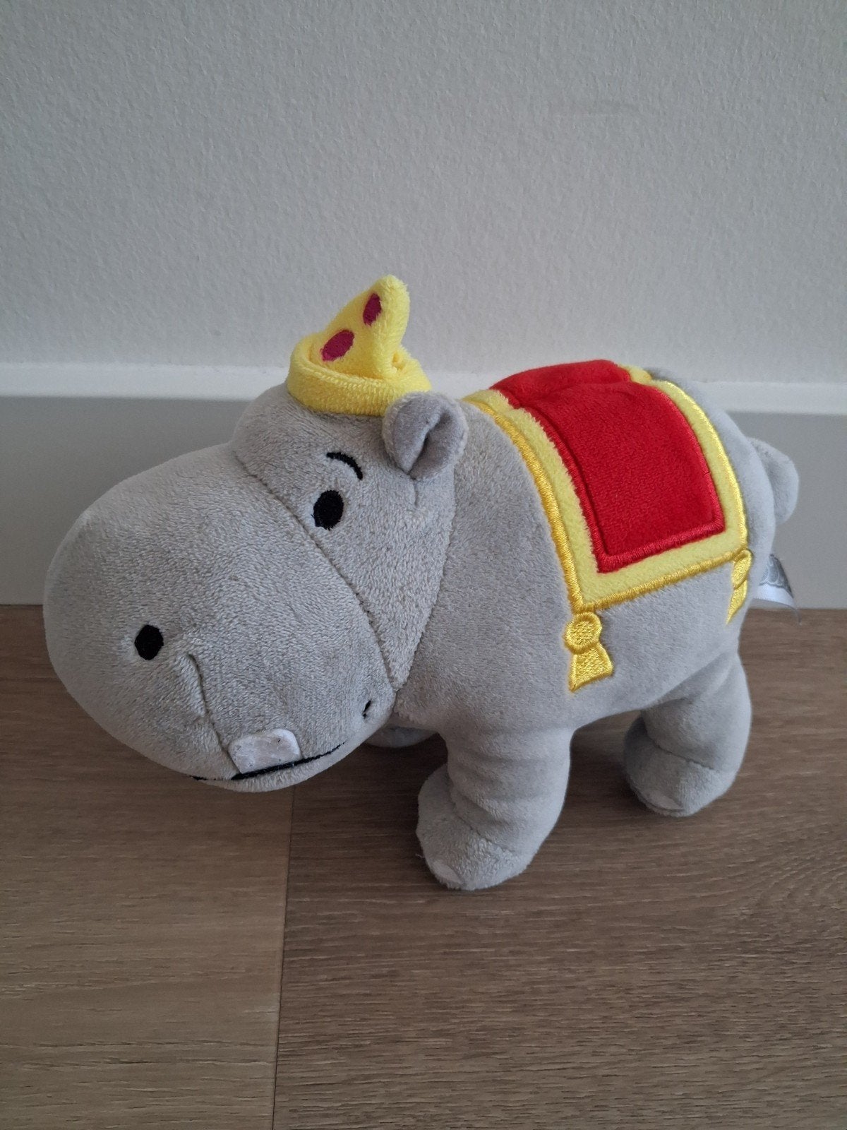 Knuffel Pantoef nijlpaard grijs Bumba Studio 100 muts L1383, Ophalen of Verzenden, Zo goed als nieuw, Overige typen
