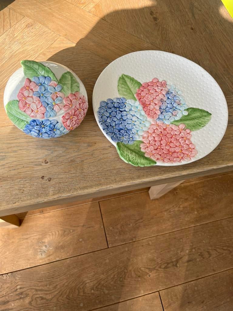 Keramische set met hortensia’s, schaaltje en bord, Ophalen, Gebruikt, Keramiek, Schaal of Schalen
