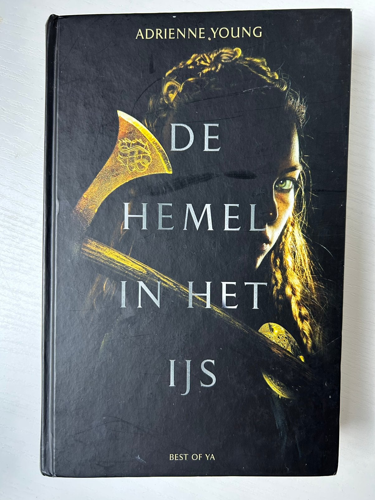 Adrienne Young - De hemel in het ijs, Ophalen of Verzenden, Gelezen, Adrienne Young