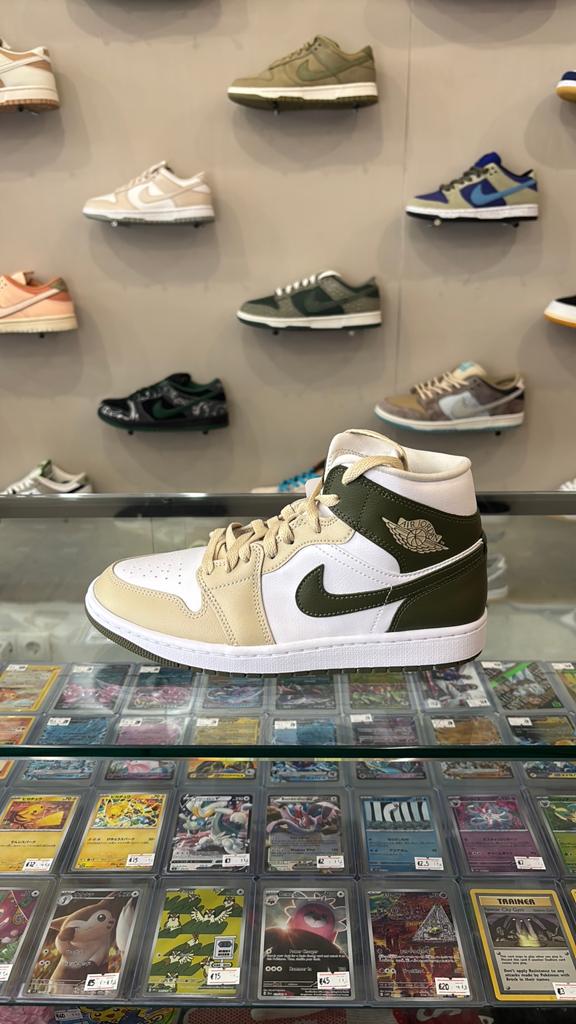 Jordan 1 Mid Army Green - Maat 40 - Nieuw!, S, Nieuw, Ophalen of Verzenden, Sneakers of Gympen