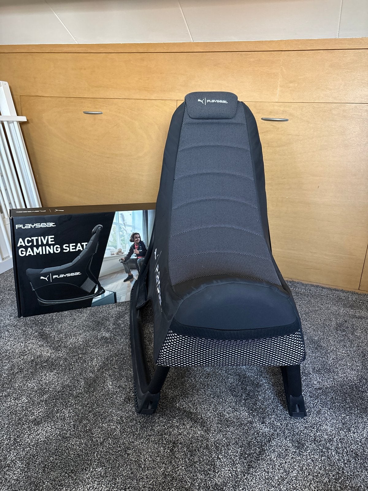 Foto 2 van Playseat x Puma Active Gaming Seat - Zo goed als nieuw
