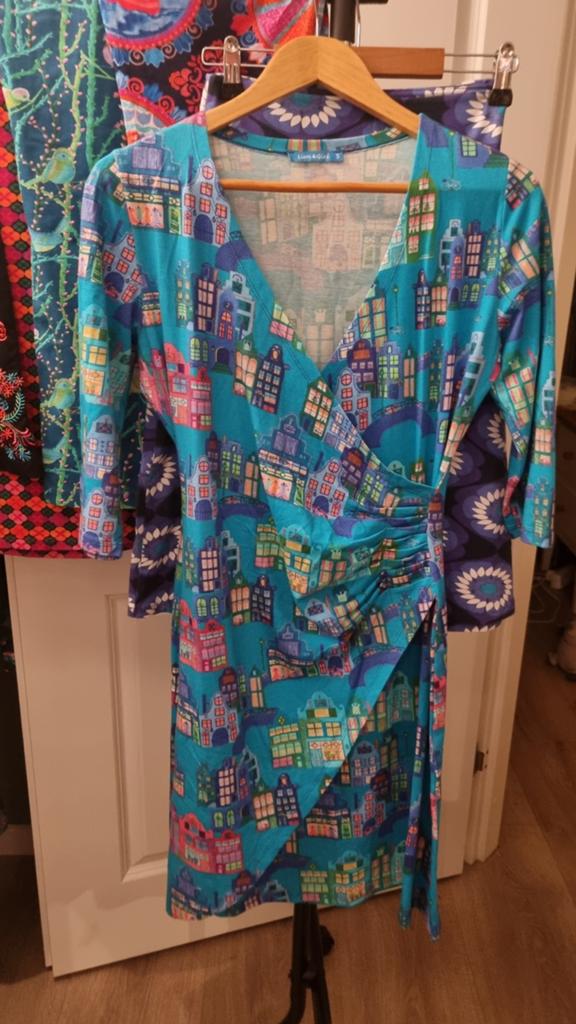 Lien & Giel Jurk Maat S - Amsterdam Grachtenpandjes Print, Blauw, Ophalen of Verzenden, Maat 36 (S), Gedragen