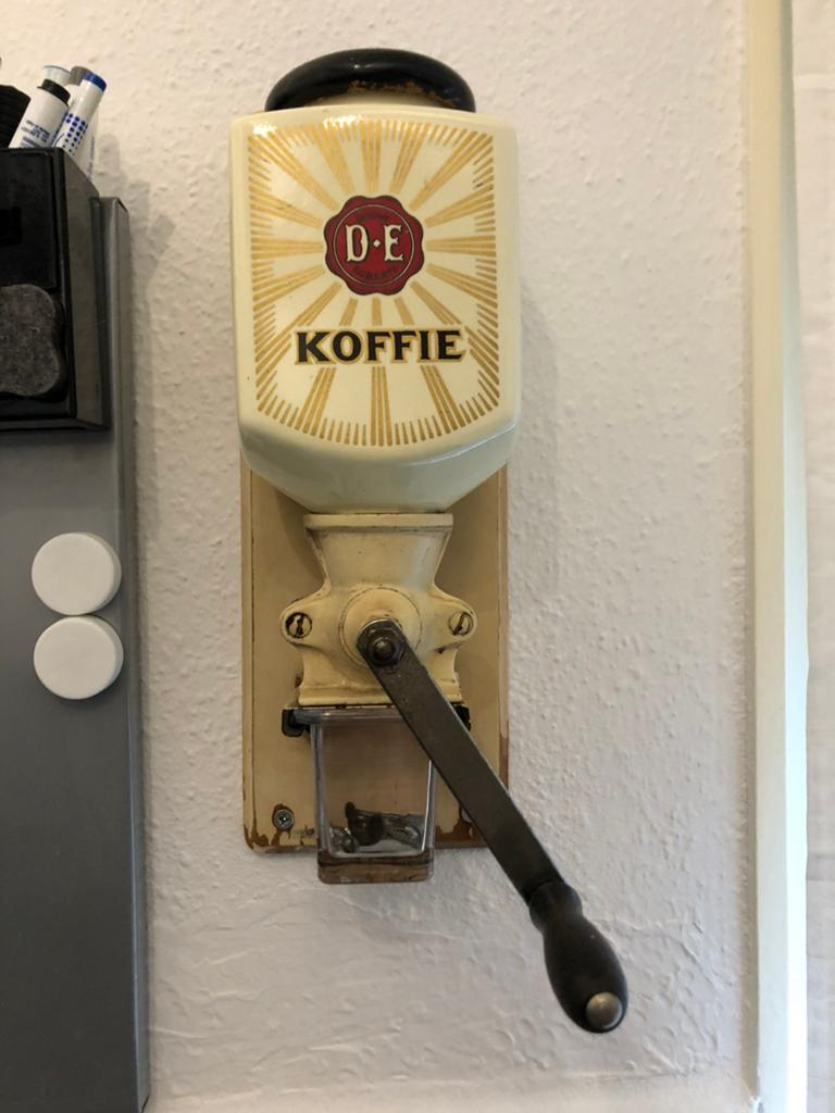 D.e. Koffie molen antiek  Verzenden of ophalen., Ophalen, Gebruikt