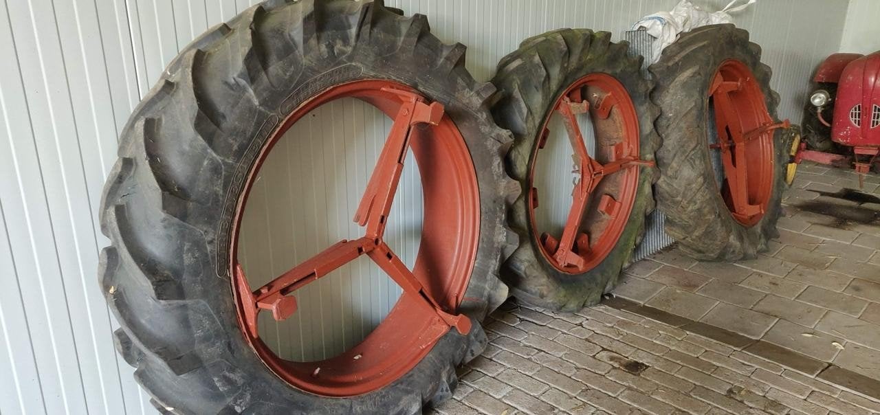 3 Molcon dubbellucht tractorbanden inclusief velg, Ophalen, Gebruikt