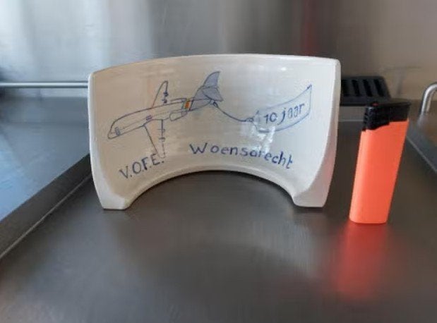 Fokker Woensdrecht 10 jaar - aardewerk, Ophalen of Verzenden, Zo goed als nieuw, Overige typen
