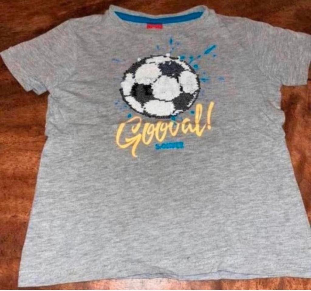 T-shirt mt 104-110 voetbal, Ophalen of Verzenden, Zo goed als nieuw, Jongen, Shirt of Longsleeve