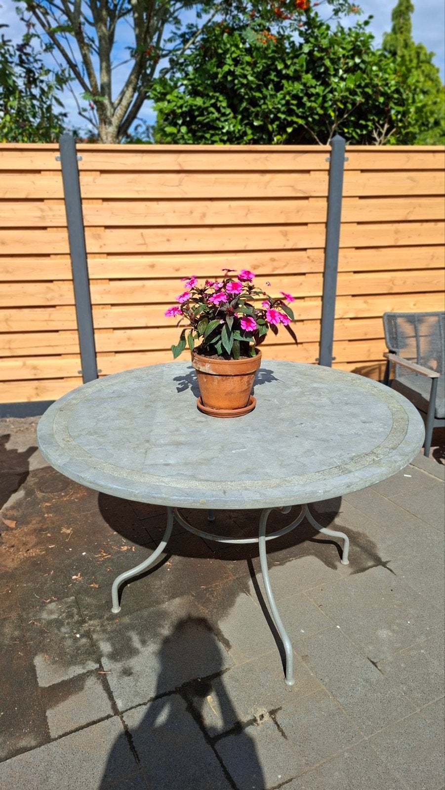 Ronde natuurstenen tuintafel - Ø 130cm, hoogte 76,5cm, Ophalen, Gebruikt, Rond, Overige materialen
