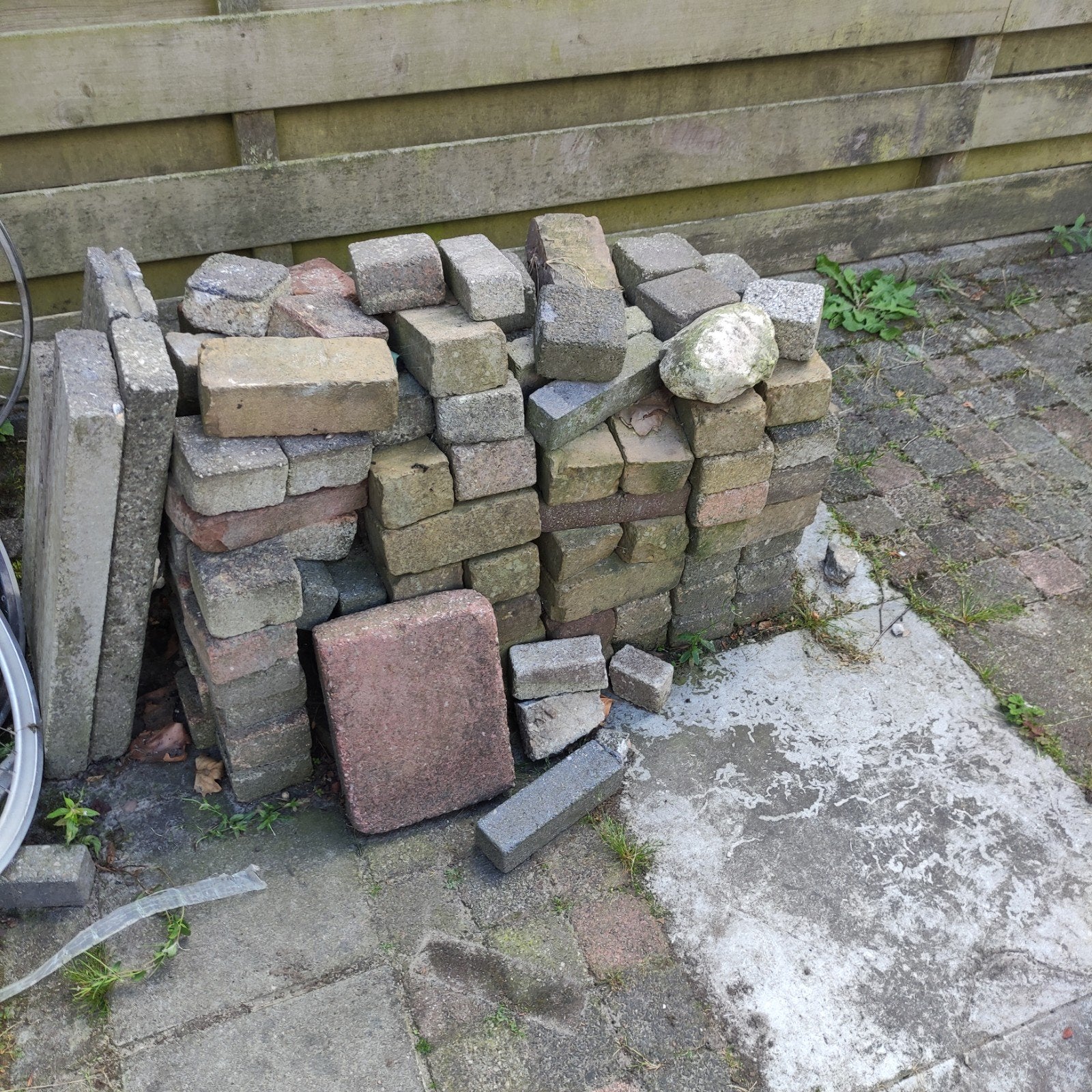gratis stenen, Tuin en Terras, Ophalen, Beton, Klinkers