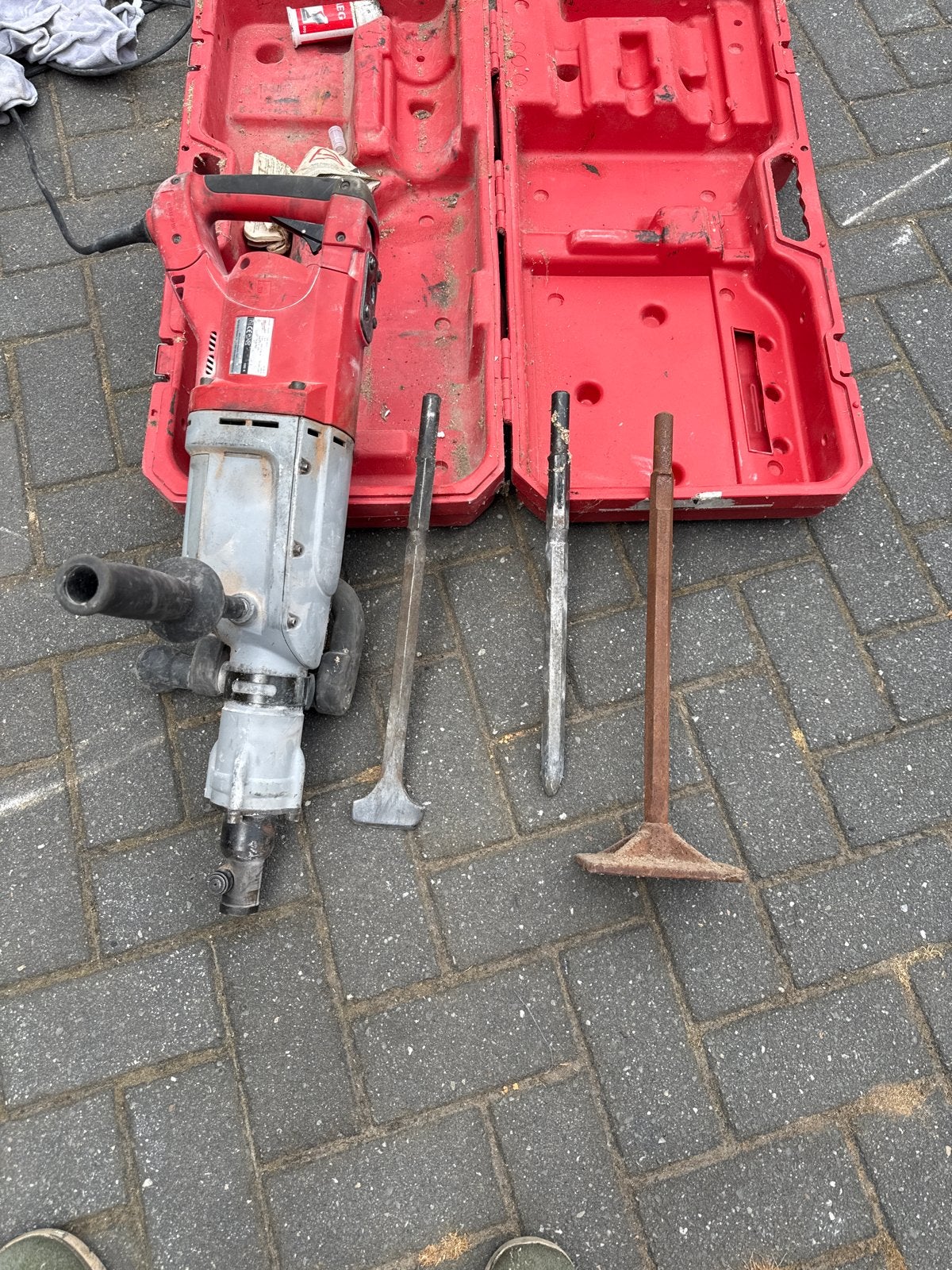 Milwaukee 900K Breekhamer 1600W met koffer en beitels, Doe-het-zelf en Verbouw, Gereedschap | Boormachines, Ophalen of Verzenden