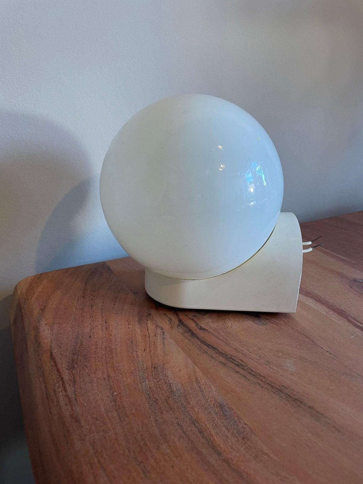Retro Kunststof Bol wand Lamp - Vintage Design, Huis en Inrichting, Ophalen of Verzenden, Gebruikt, Kunststof
