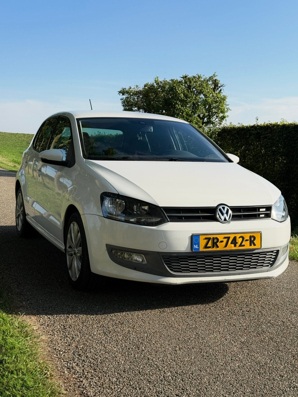 Volkswagen Polo 1.2 *NIEUWE APK + DISTRIBUTIEKETTING*, Voorwielaandrijving, 40 €/maand, Zwart, 1198 cc