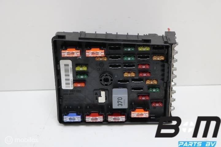 Zekeringkast in motorruimte VW Passat B7 3C0937125A, Auto-onderdelen, Gebruikt