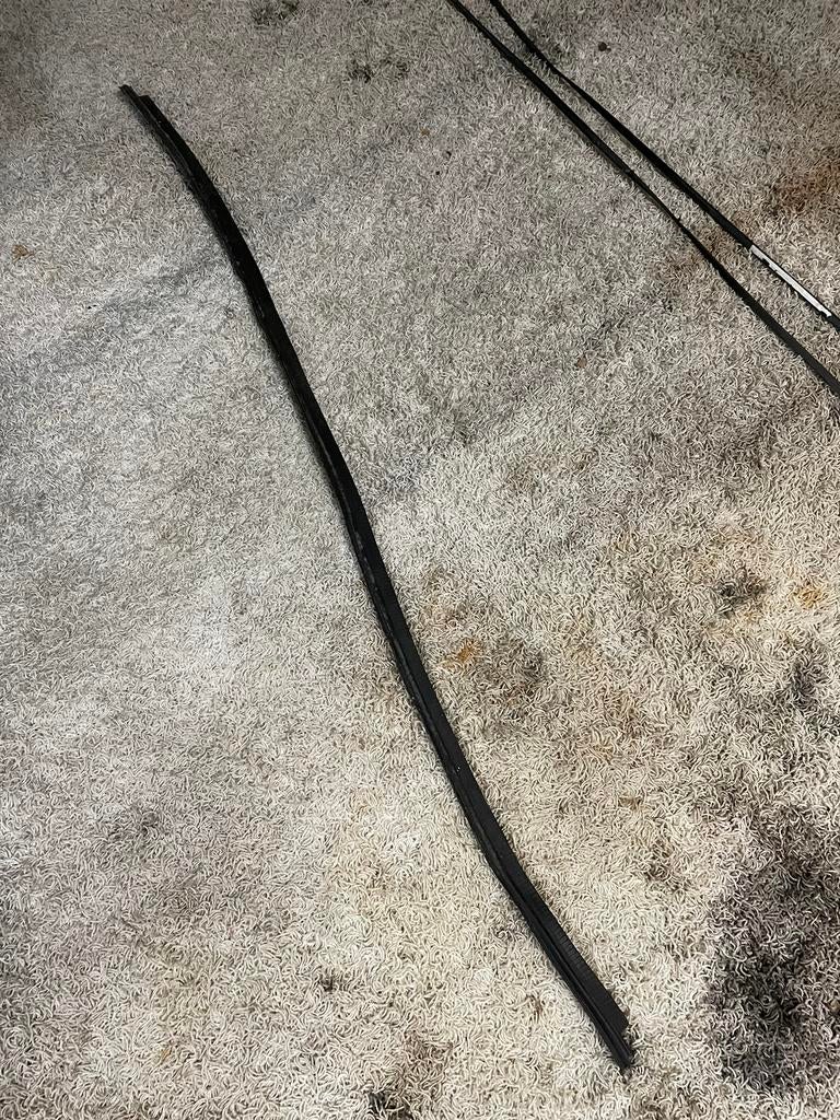 Rubber voor op het schutbord golf 1 mk1 origineel VW, Auto-onderdelen, Klein materiaal, Oldtimer onderdelen, Volkswagen, Gebruikt
