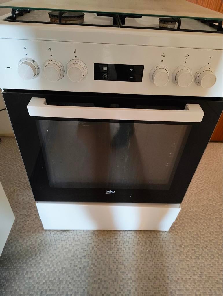 Gas kookplat with oven for sale, Ophalen of Verzenden, Vrijstaand, Gas, 4 kookzones