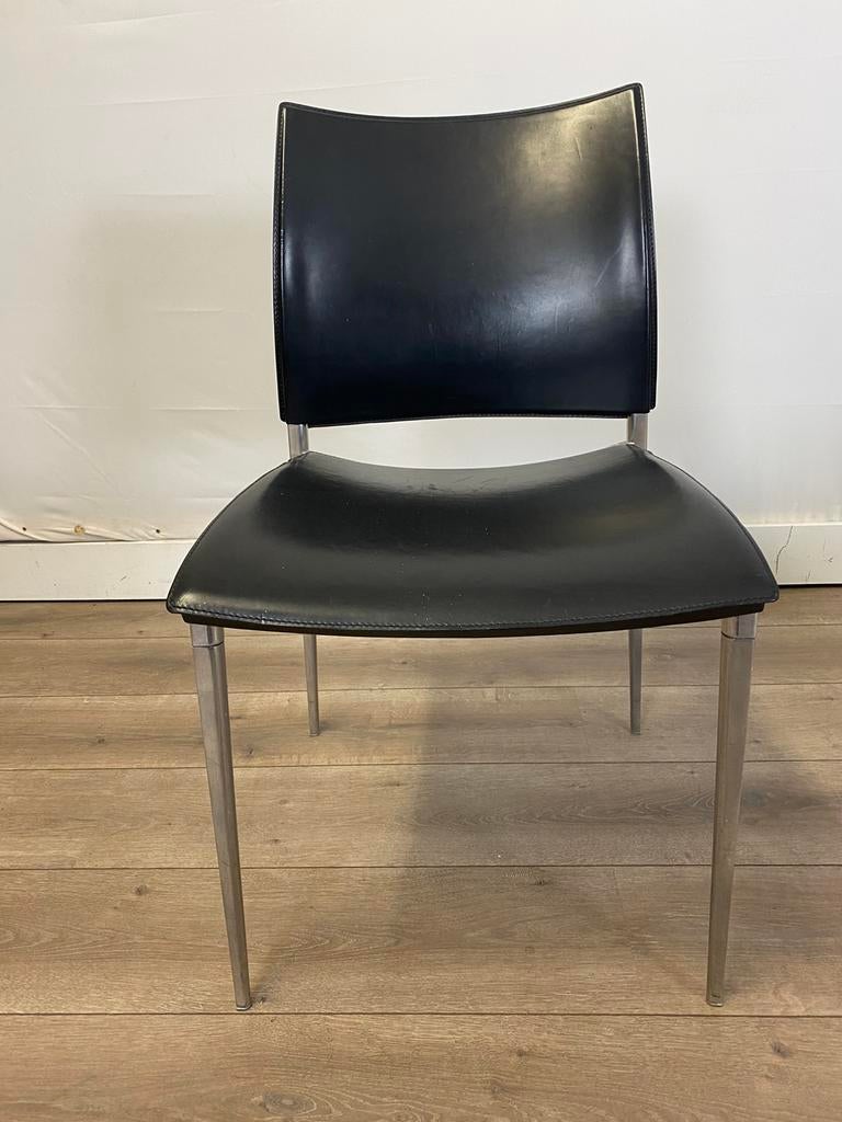 Desalto eetkamerstoel zwart tuigleer/ poten gepolijst alu., Huis en Inrichting, Stoelen, Ophalen, Zo goed als nieuw, Zwart, Eén
