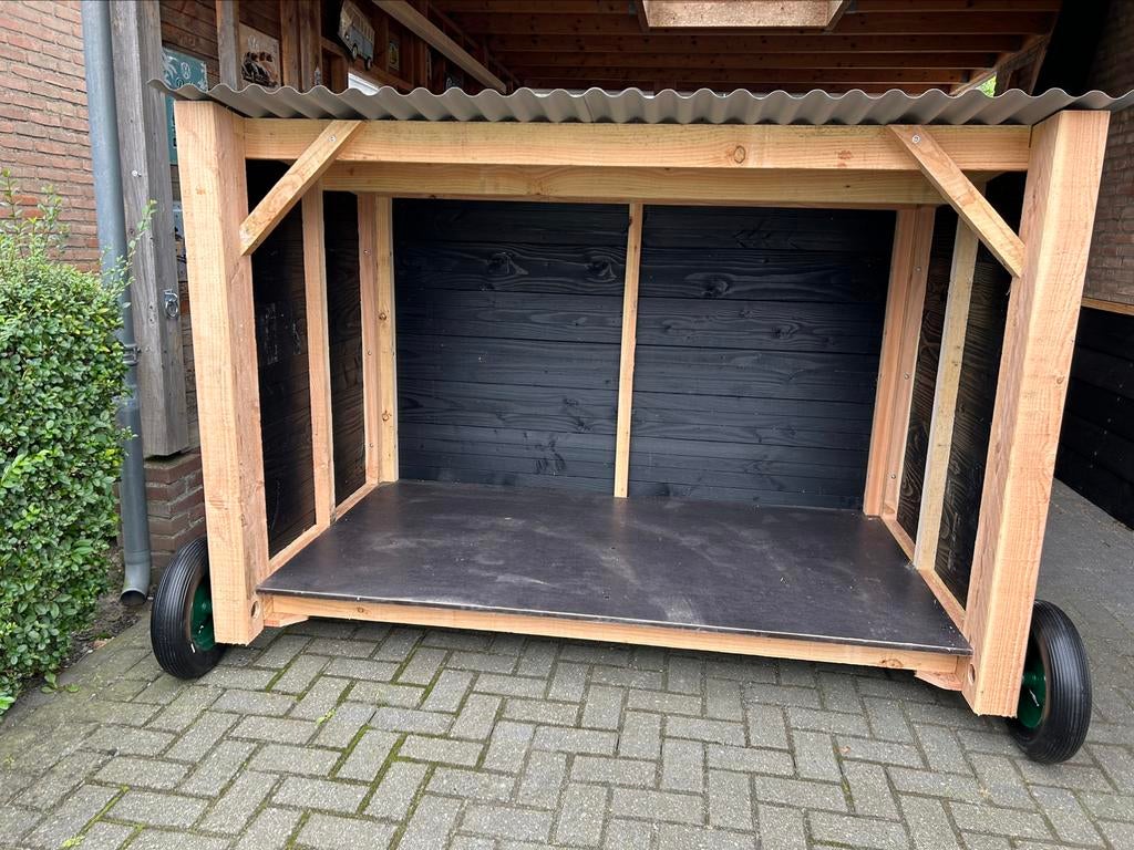Mooie verrijdbare Schuilstal, Meerdere dieren, Geit