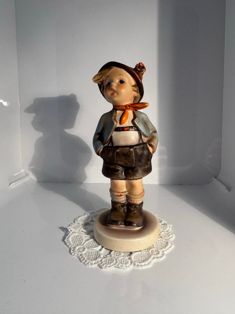 Goebel Hummel Broertje - Beeldje nr. 95, Ophalen of Verzenden
