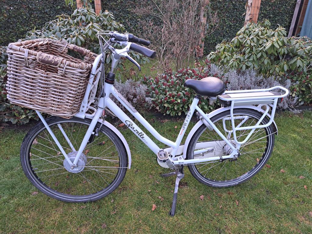 Gazelle miss grace Damesfiets elektrisch- nieuwe accu nodig, Fietsen en Brommers, Elektrische fietsen, Ophalen, Minder dan 30 km per accu