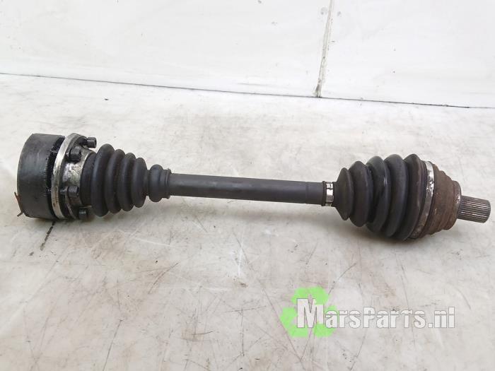 Aandrijfas links-voor van een Volkswagen Caddy