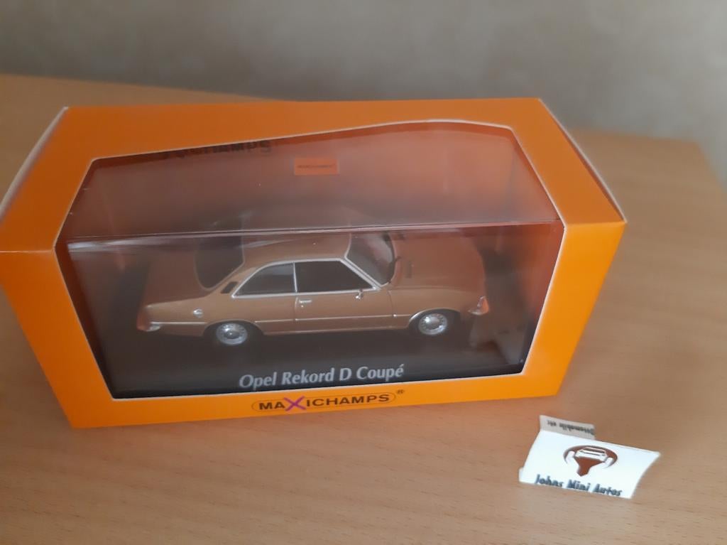 Opel Rekord D Coupe 1975 goud-metallic van Maxichamps 1:43, Hobby en Vrije tijd, Modelauto's | 1:43, Overige merken, Maxichamps.