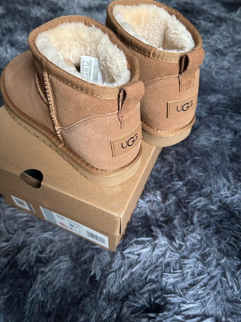 Nieuwe UGG Dames Schoenen Maat 38, Bruin, Nieuw, Ophalen of Verzenden, Sneakers of Gympen