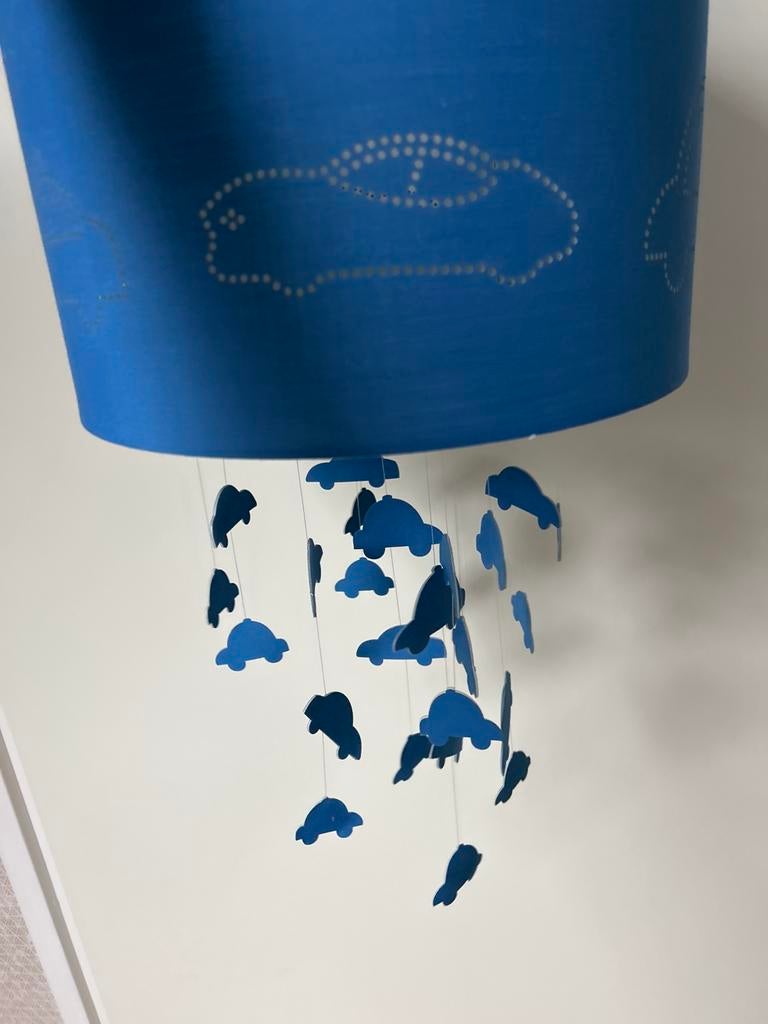 Blauwe kinderlamp met auto's - hanglamp plafond kinderkamer, Ophalen, Zo goed als nieuw, Stof, Minder dan 50 cm