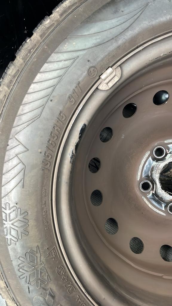 4x Winterbanden 195/55R15 met Velgen en VW Doppen, Ophalen, Gebruikt, 15 inch, Banden en Velgen