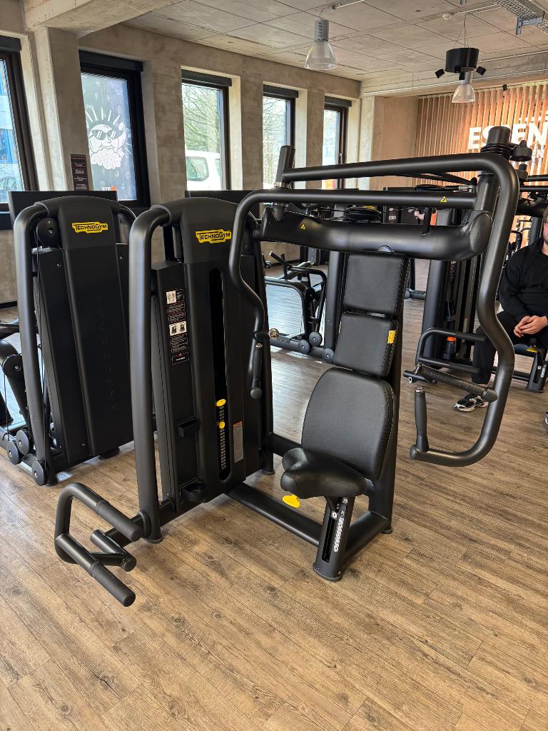 Technogym Selection Pro 900 Chest Press, Ophalen, Zo goed als nieuw, Borst, Krachtstation