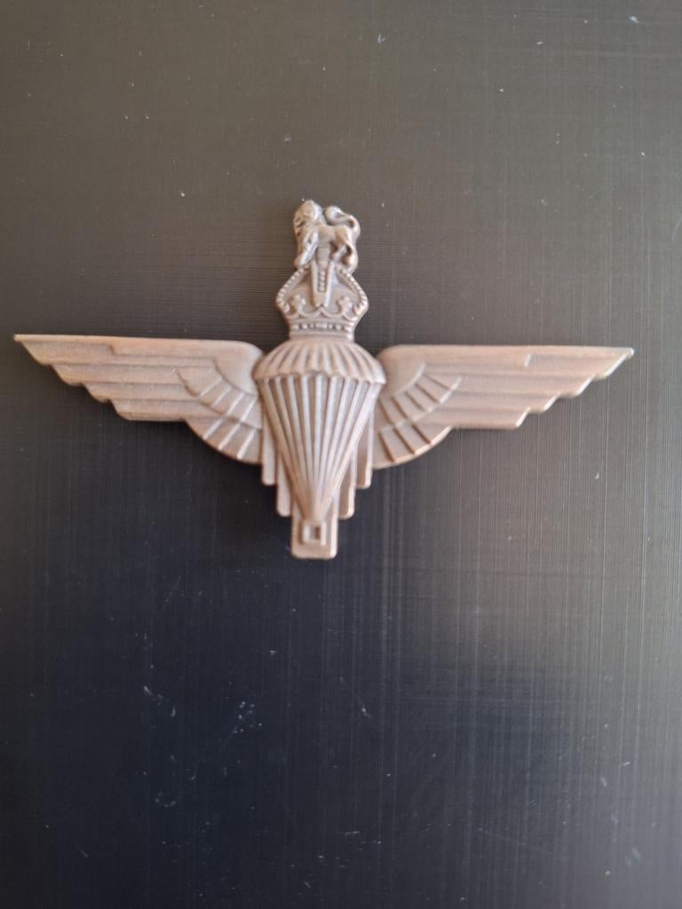 BRITS WW2 PARACHUTE EMBLEEM, Ophalen of Verzenden, Engeland, Embleem of Badge