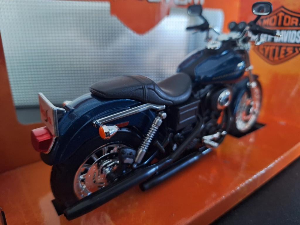 Harley-Davidson Dyna Super Glide Sport 2004 Schaal 1:12, Nieuw, Ophalen of Verzenden, Maisto, 1:9 t/m 1:12